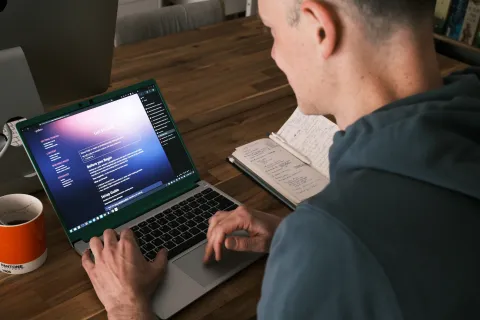 Marc développe le site de poko (inception style)